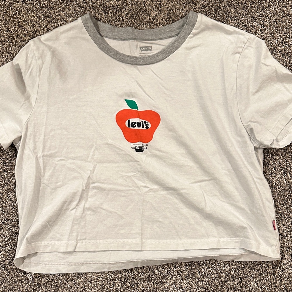 Women’s Levi’s cropped tshirt